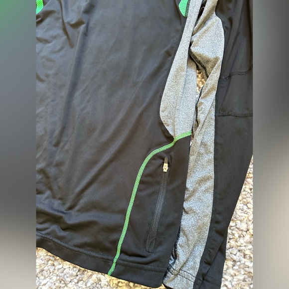 Running Room 1/4 zip sweatshirt NEW - Picture 4 of 4